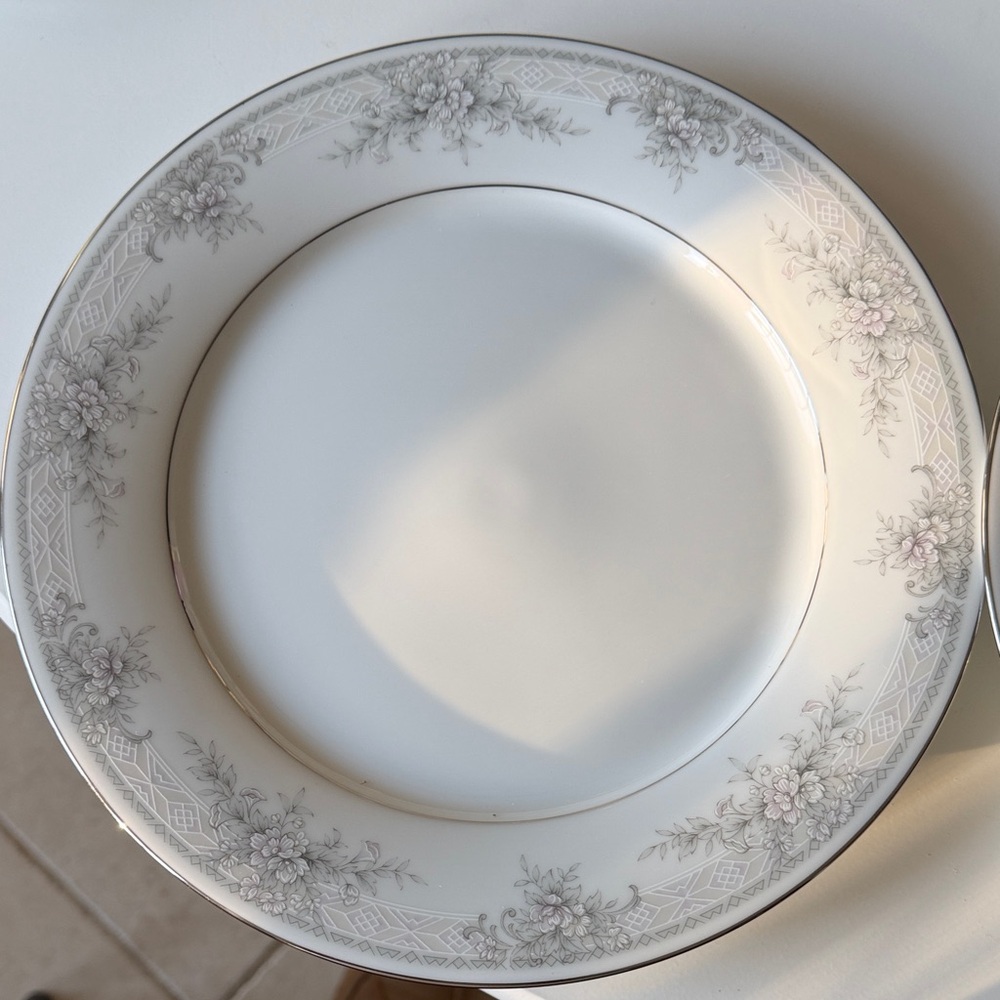 Noritake Elegant White and Gray Floral Plate